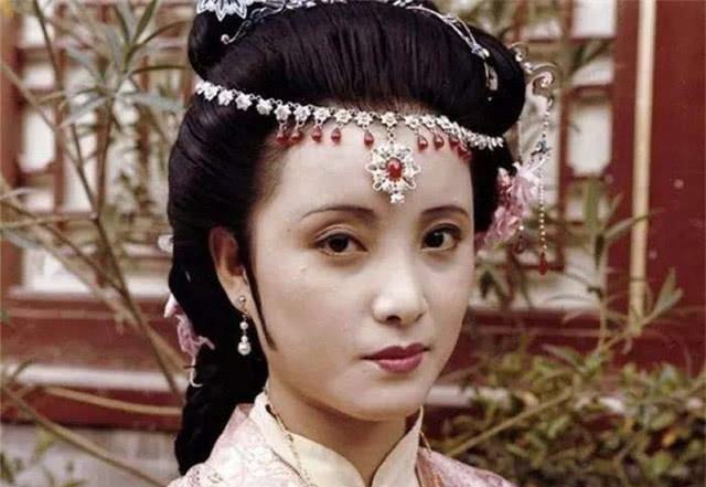 洛丽塔情结产生的原因_洛丽塔感情_洛丽塔情结
